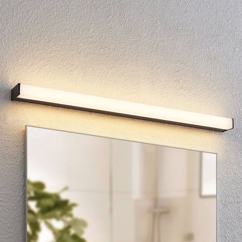 

Lindby Ulisan aplique LED de baño, angular 88,8 cm