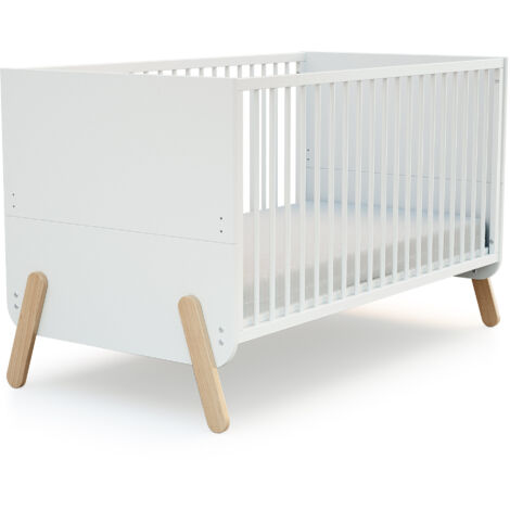Lit bébé évolutif 70 x 140 cm en bois massif blanc et hêtre verni – Côtés escamotables pour autonomie – Conforme norme EN-176-1 – AT4
