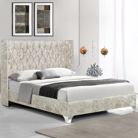 Lit capitonné 160x200 en velours beige – Grande tête de lit – Structure robuste avec sommier à lattes – Style baroque – Meubler Design