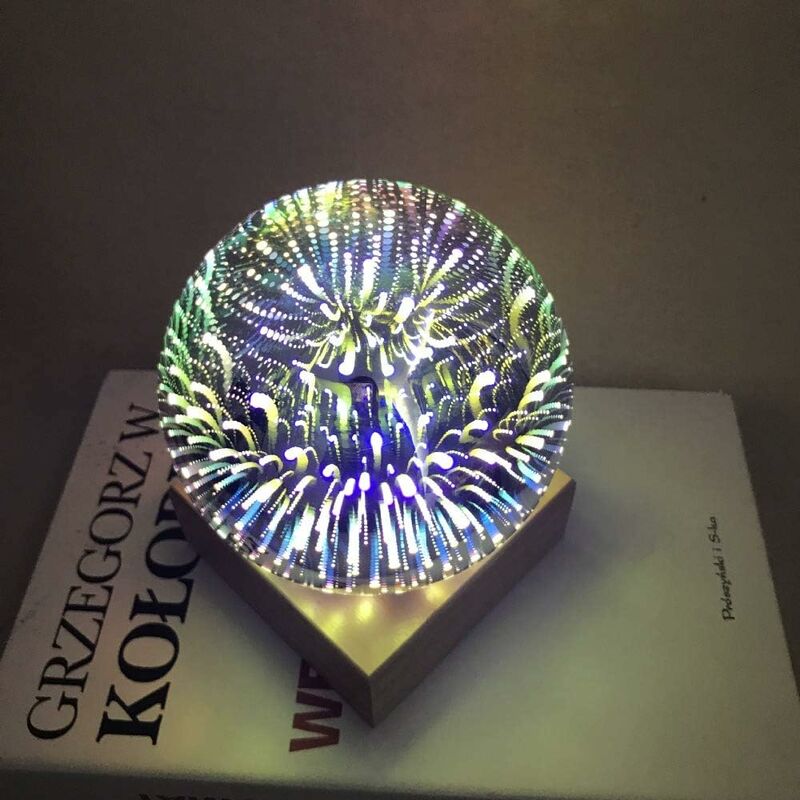 

Litzee - Luz de la noche de los fuegos artificiales del poder del USB 3D, lámpara decorativa de la bola de cristal mágica, lámpara de mesa colorida
