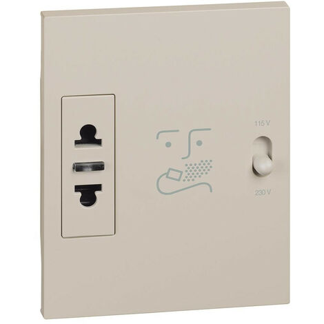 Living Now prise RASOIR 230V 3 modules sable BTICINO BTKM4177