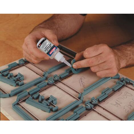 Loctite Adesivo Universale Istantaneo 50g, Cianoacrilato, Supercolla Ultrarapida, Trasparente, Non Secca, Tappo Anti-Otturazione, Tubetto da 50g