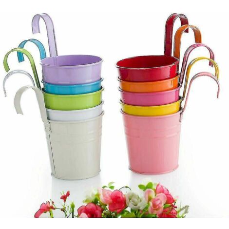 Lot de 10 pots de fleurs suspendus en métal pour jardin, avec paniers et seaux.