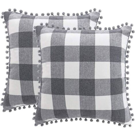 Lot de 2 housses de coussin à carreaux avec pompons décoratifs, 45 x 45 cm.