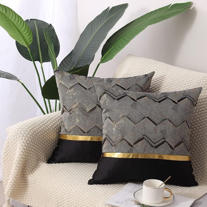 Rapanda - Lot de 2 housses de coussin décoratives en cuir noir et doré 45 x 45 cm Motif patchwork jacquard rayé