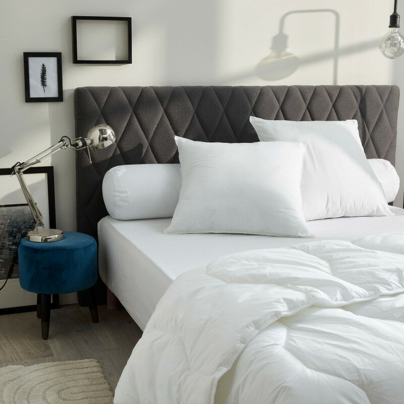 Lot de 2 oreillers 60 x 60 cm Blanrêve Gamme Polycoton 'Confort' traité Anti Acarien Soft & care