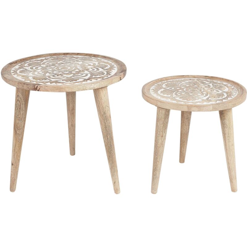 Beliani – Lot de 2 tables d'appoint en bois de manguier – Plateau sculpté – Style rustique – Dimensions 45x45x45 cm et 37x37x37 cm