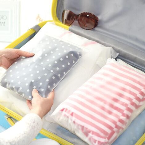 Lot de 25 pochettes de voyage zippées, en plastique transparent dépoli.