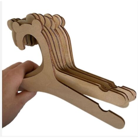 Lot de 30 cintres en bois naturel pour vêtements de bébé, idéaux pour la chambre de bébé.