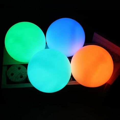 Lot de 4 lampes de piscine flottantes, boule LED étanche IP68, lampe de piscine LED 16 couleurs changeantes RVB avec télécommande pour salle de bain, boule lumineuse extérieure, fête, mariage