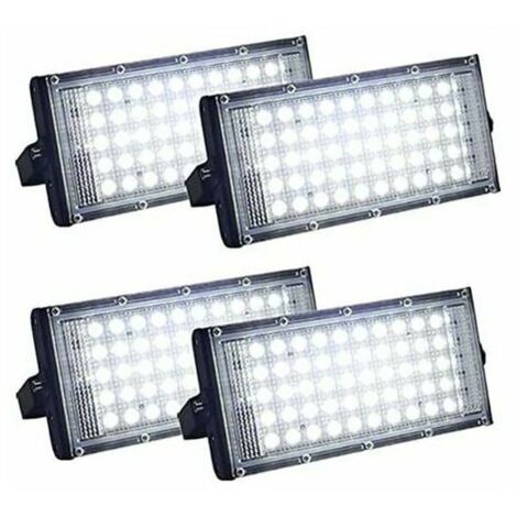 Lot de 4 projecteurs LED d'extérieur ultra lumineux, avec indice de protection IP66 pour une étanchéité maximale. Parfaits pour éclairer une cour, un garage ou un terrain de sport (50 W).