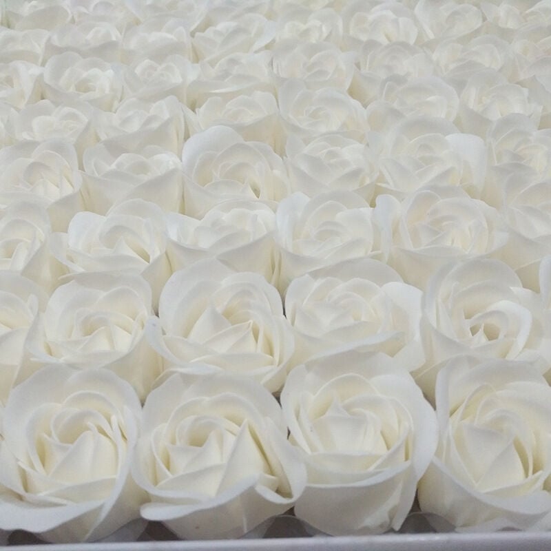 Lot de 81 savons en forme de rose - savons parfumés à la rose dans une boîte cadeau - pour un mariage, la Saint-Valentin ——Blanc