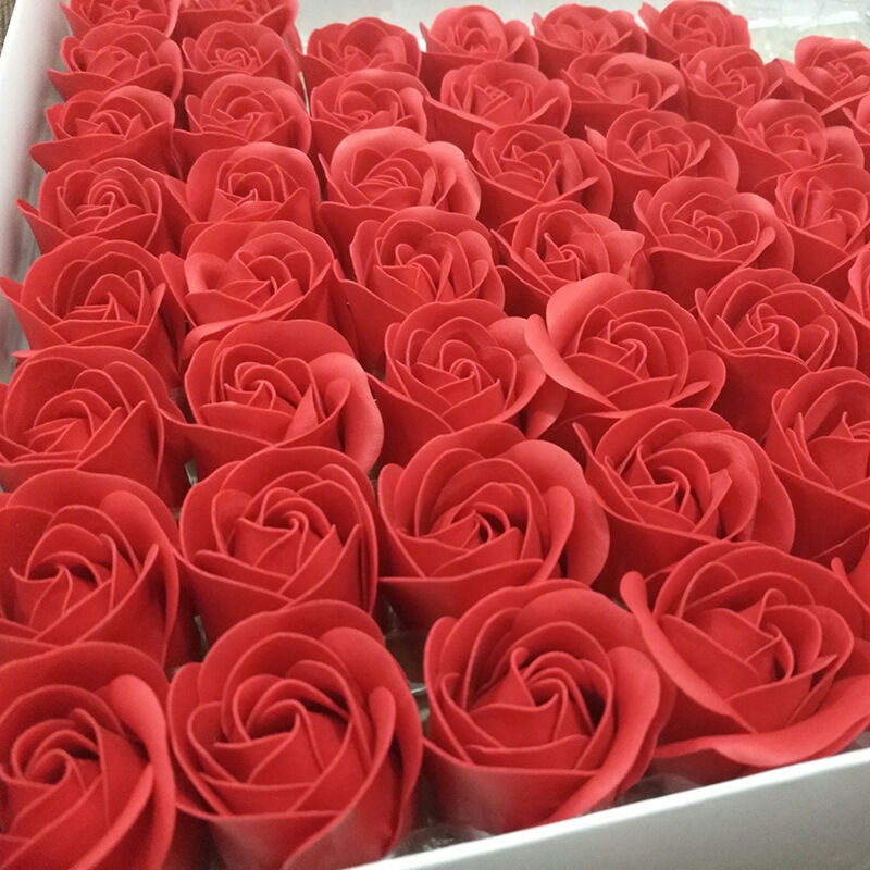 Lot de 81 savons en forme de rose - savons parfumés à la rose dans une boîte cadeau - pour un mariage, la Saint-Valentin ——rouge