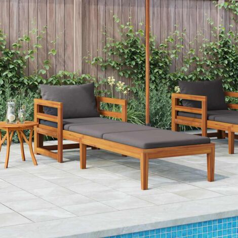 Lounge-Sessel mit dunkelgrauen Kissen aus massivem Akazienholz
