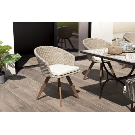 Macabane – Chaise de jardin en rotin synthétique et bois d'acacia – Coussin écru – Dimensions 63x62x78 cm – Confort moderne pour extérieur