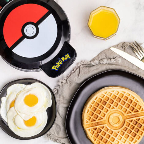 Macchina per waffle uncanny brands pokemon pokeball