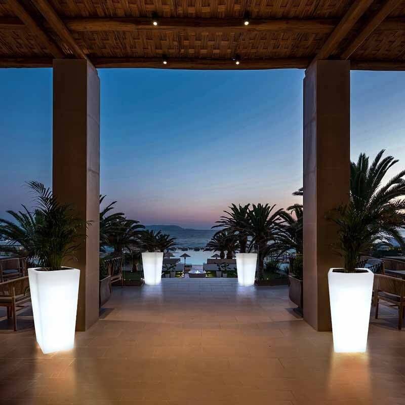 

Macetero LED RGBW de Resina Blanca, 45x45x70cm, 24W, IP67, Recargable