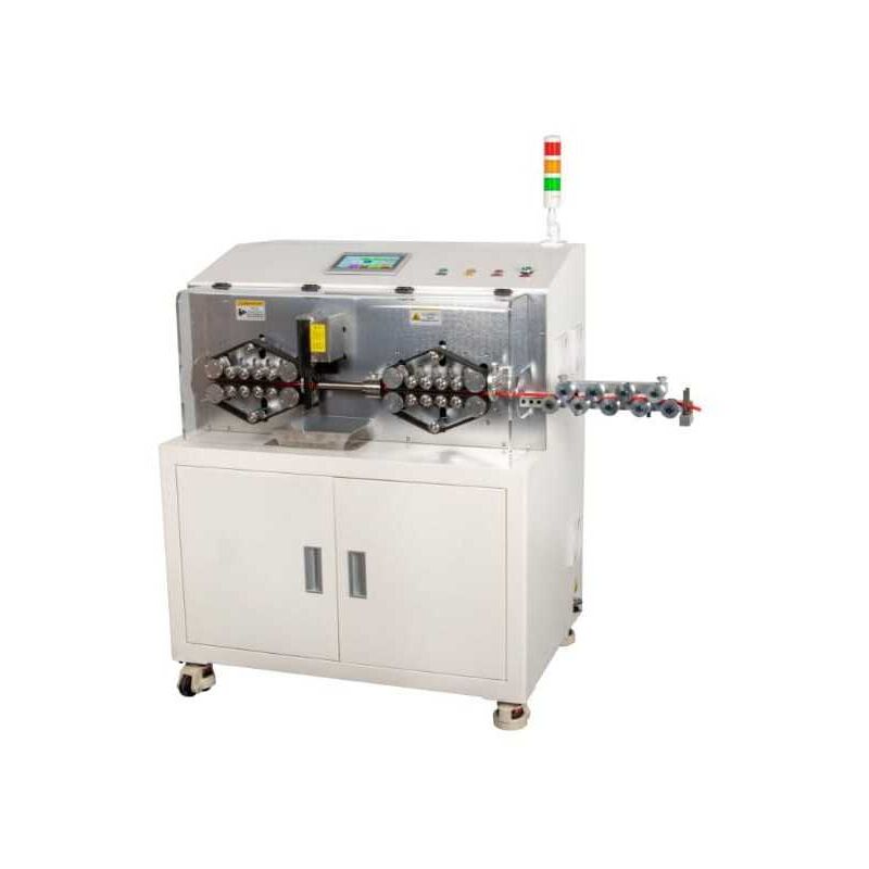 Machine automatique pour couper et dénuder les câbles unipolaires et pour couper et dénuder les câbles multiconducteurs