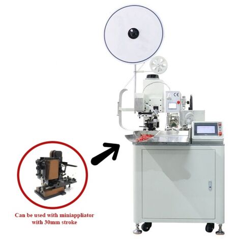 Machine de découpe et dénudage, sertissage d'un côté pour cosses isolées, avec dispositif de torsion des brins