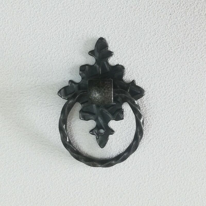 Image of Maniglietta nera con anello