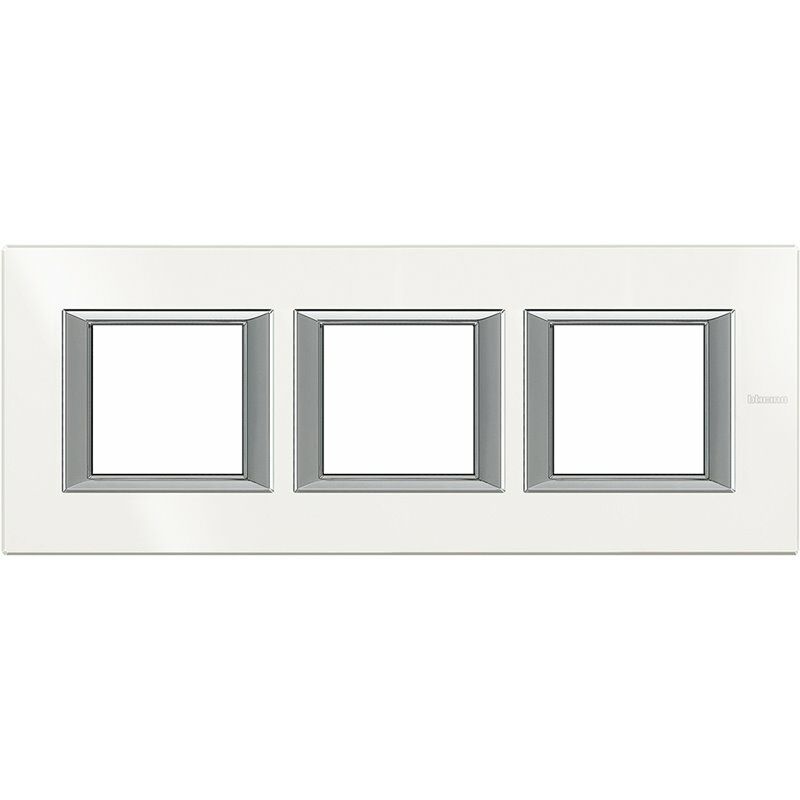 

Marco embellecedor Horizontal de 3 elementos Bticino Axolute HA4802M3HHD Blanco