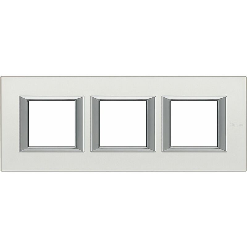 

Marco embellecedor Horizontal de 3 elementos Bticino Axolute HA4802M3HSAN Plata satinada
