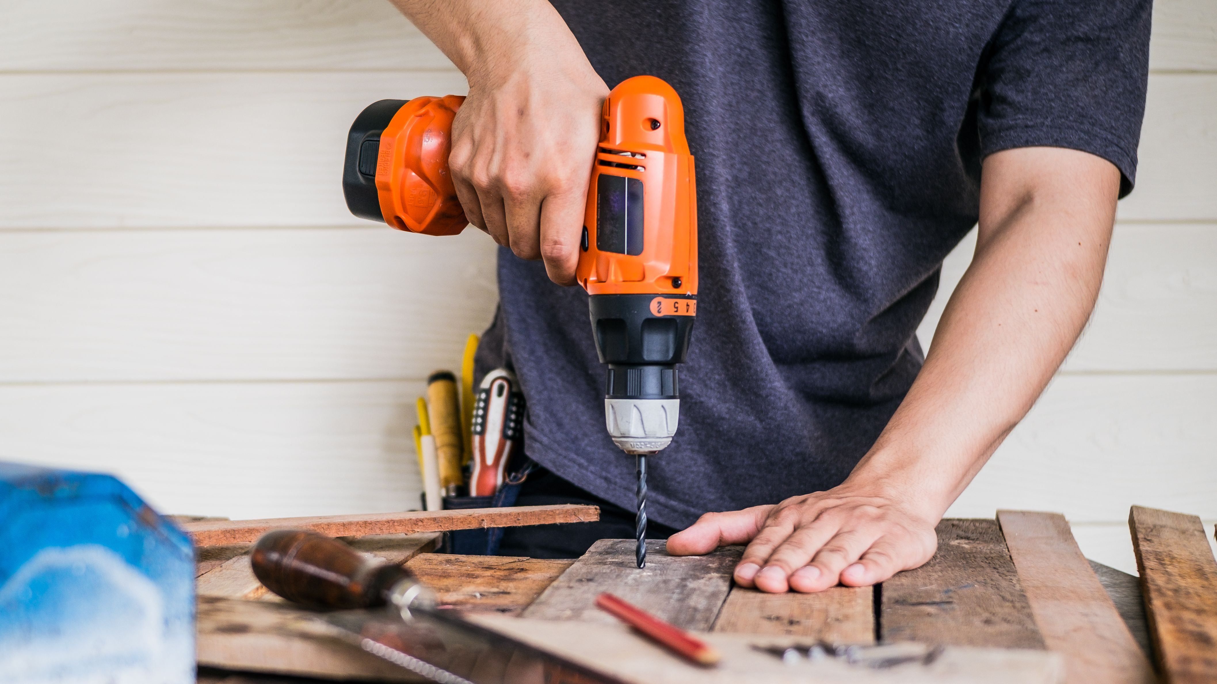 Eurêka Tout pour la maison - 🛠️ PERCEUSE À PERCUSSION ⚒️ Effectuez le # bricolage de votre maison plus facilement avec notre perceuse  professionnelle #Tramontina 🔩🧱 👉 RDV aux magasins habituels ⏳ Prix #