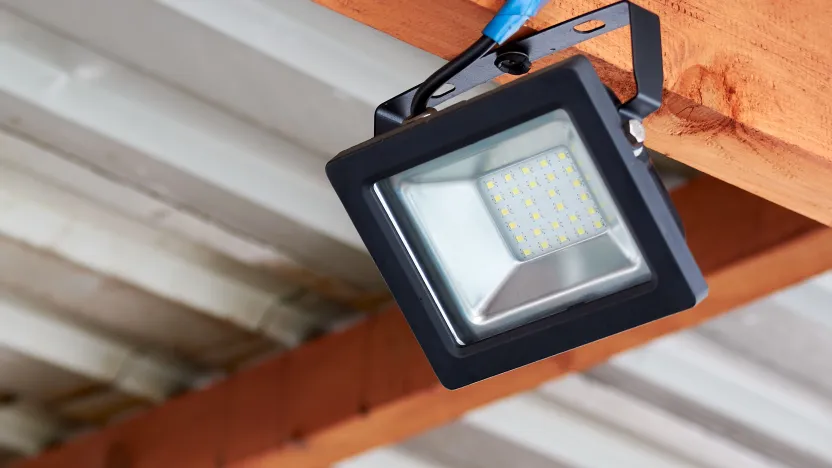 ¿Cómo elegir un foco proyector de exterior?