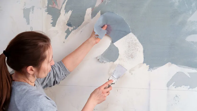 ¿Cómo despegar papel pintado?