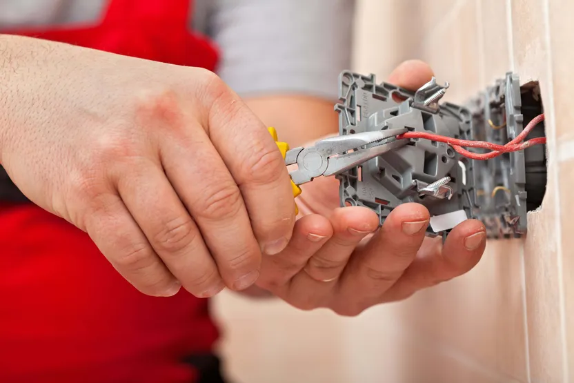 Comment brancher une prise électrique ?