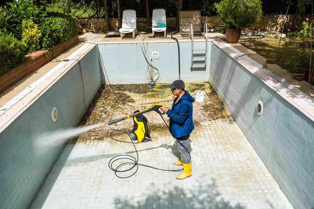 ¿Cómo limpiar una piscina con una hidrolimpiadora?