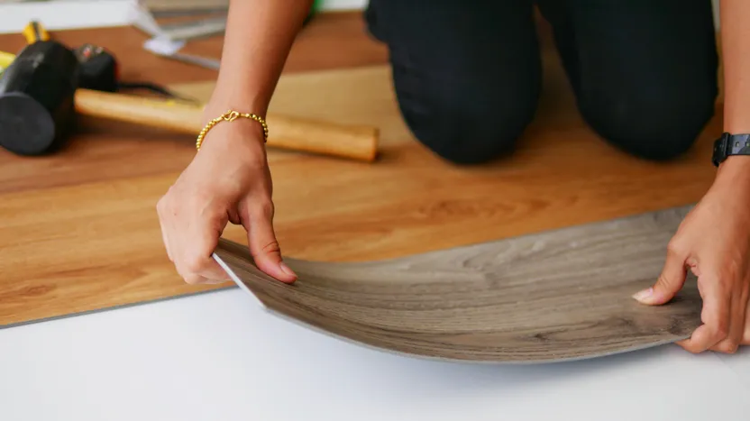 Laminat oder Vinylboden mit Klicksystem: Was ist besser?