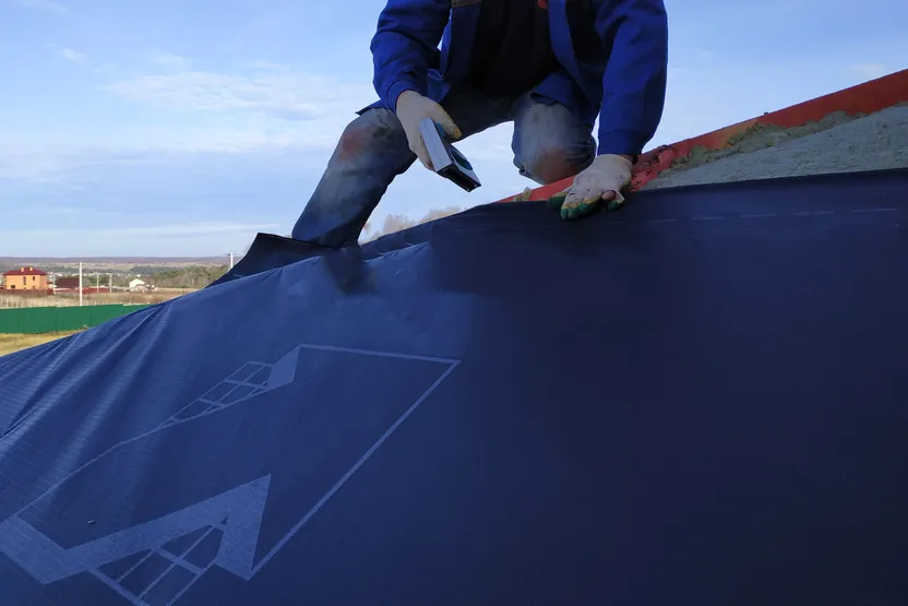 ¿Cómo elegir un impermeabilizante de cubiertas y una lámina impermeable transpirable?