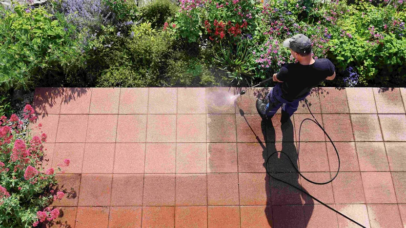 Die Terrasse mit dem Hochdruckreiniger säubern: So geht's