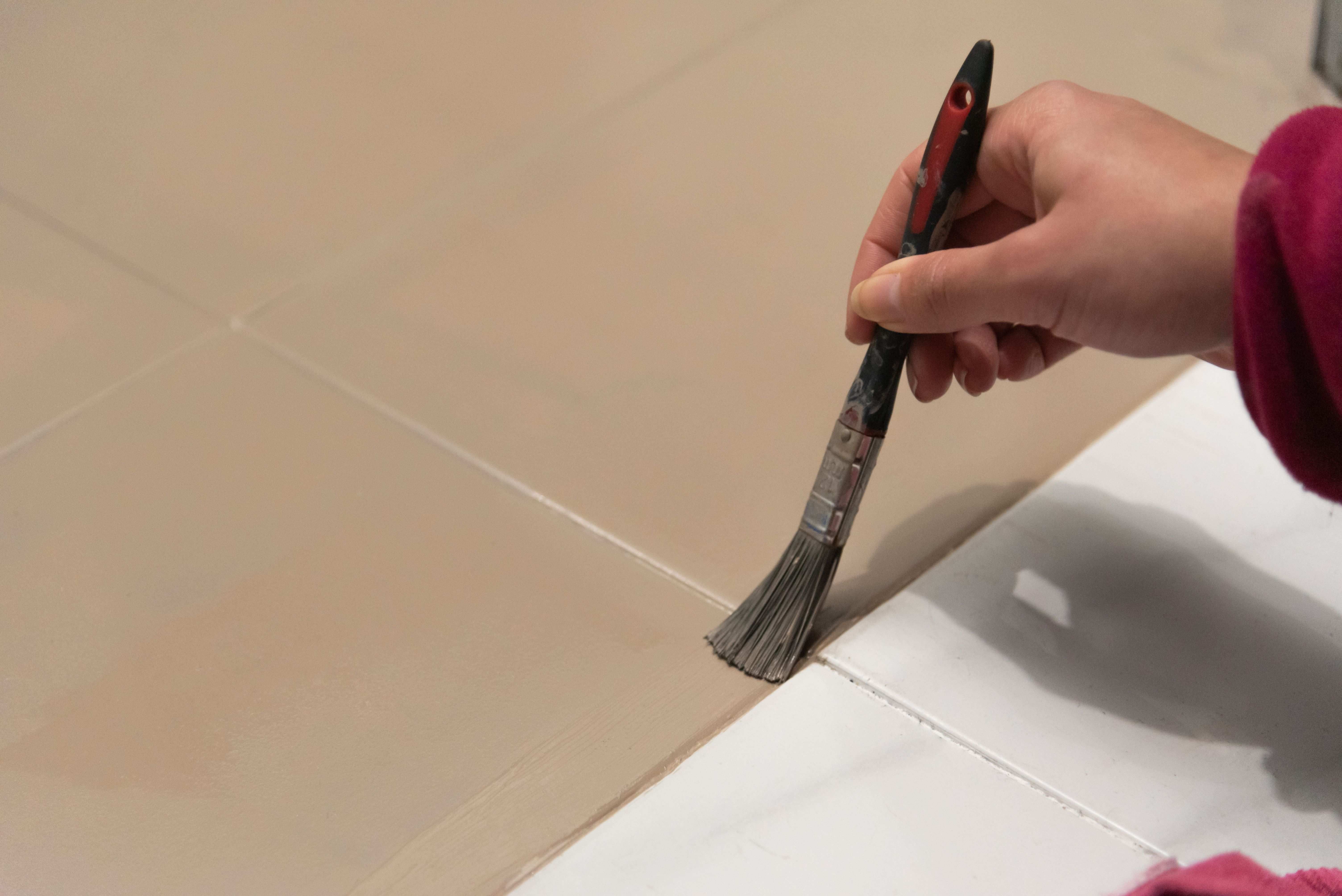 How to paint bathroom floor tiles