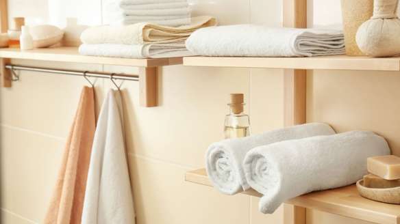 Come scegliere le mensole e gli scaffali per il bagno