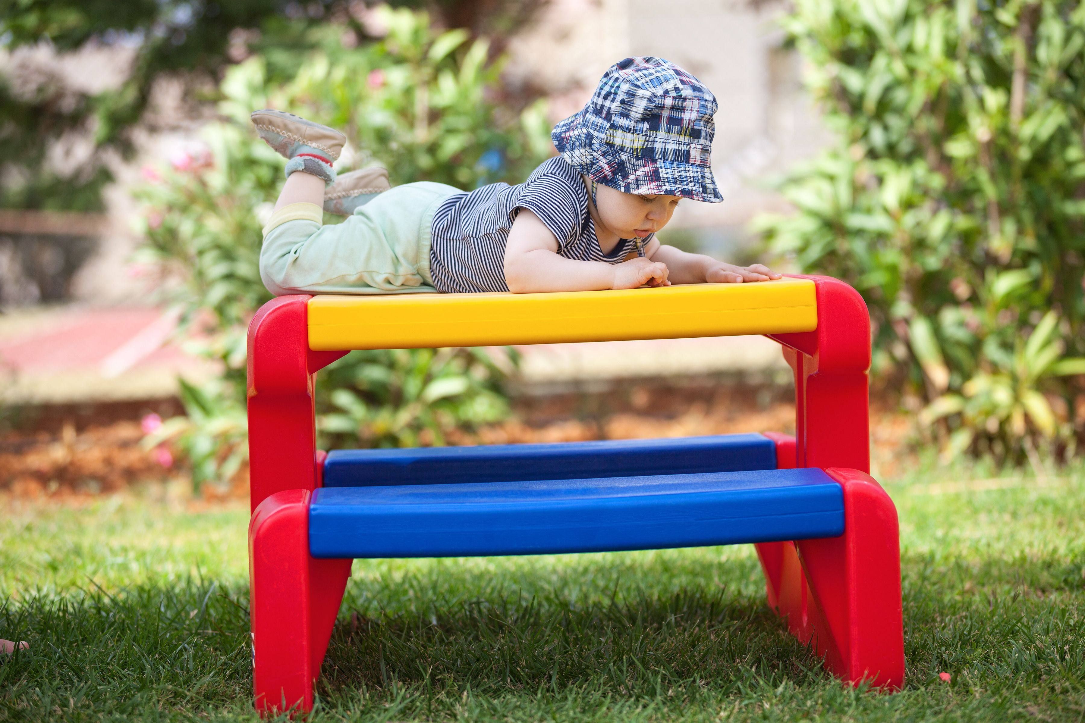 Table pliante de pique-nique avec parasol de marché de Little Tikes 