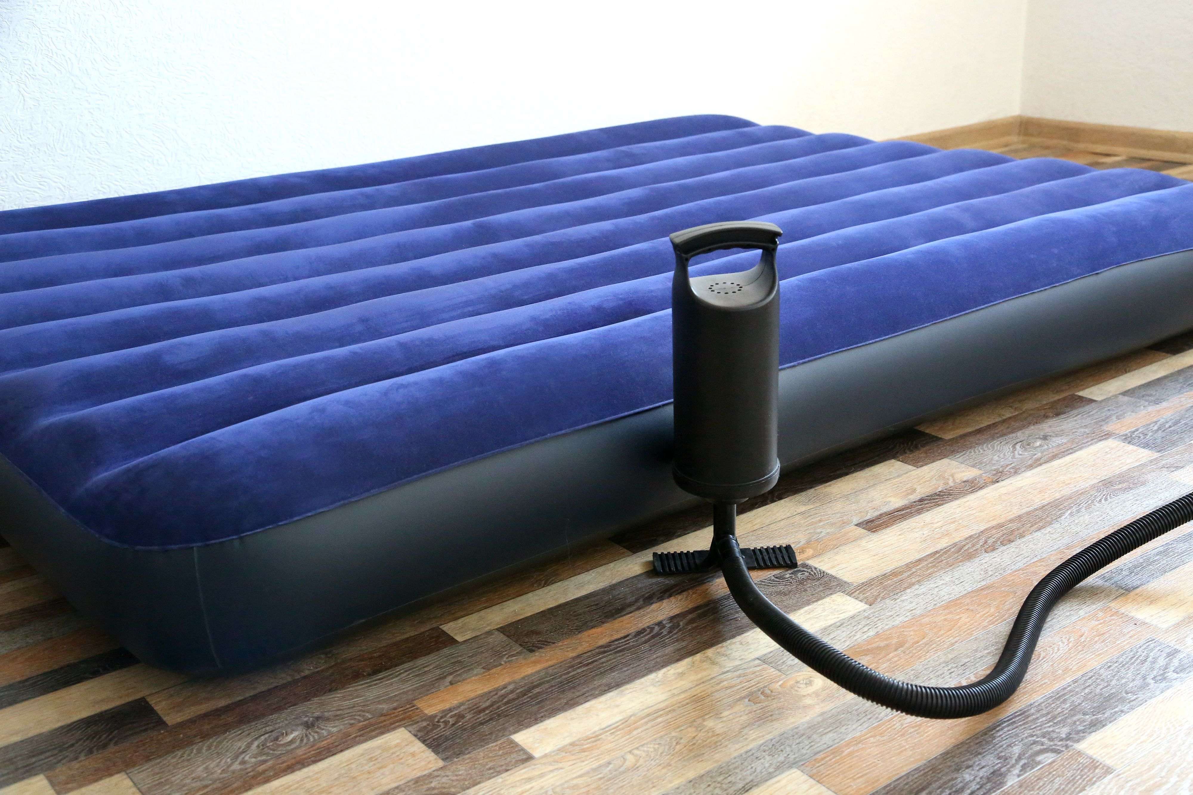 Choisir son matelas gonflable pneumatique gonfleur électrique intégré