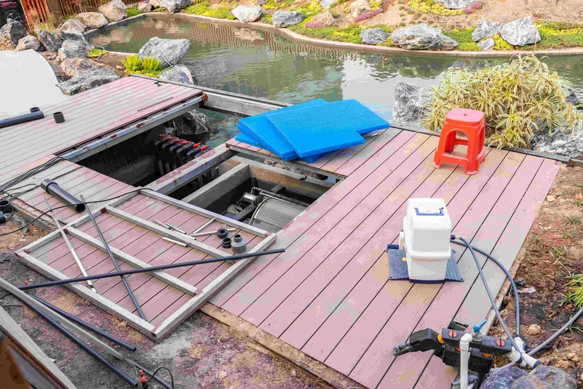 ¿Cómo filtrar el agua de un estanque de jardín?