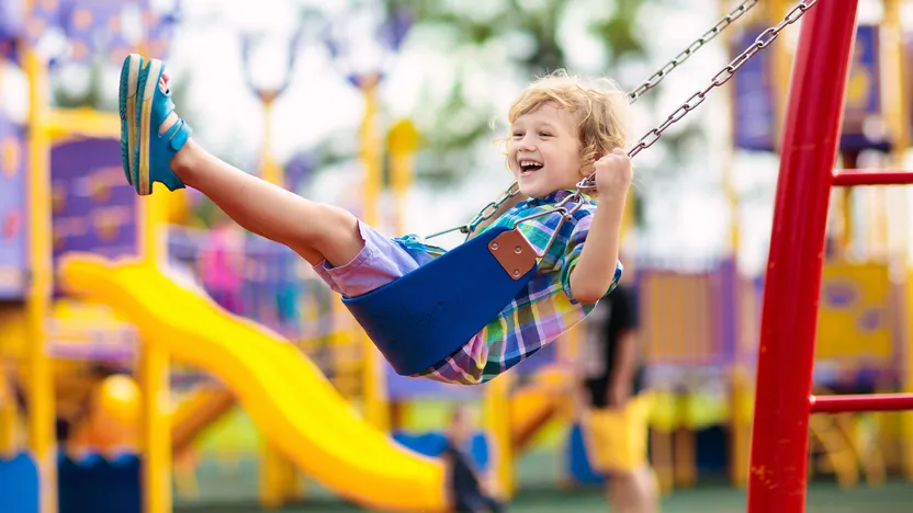 Trampolin, Rutsche, Schaukel: Die Top 3 der Outdoor-Spielgeräte für Kinder