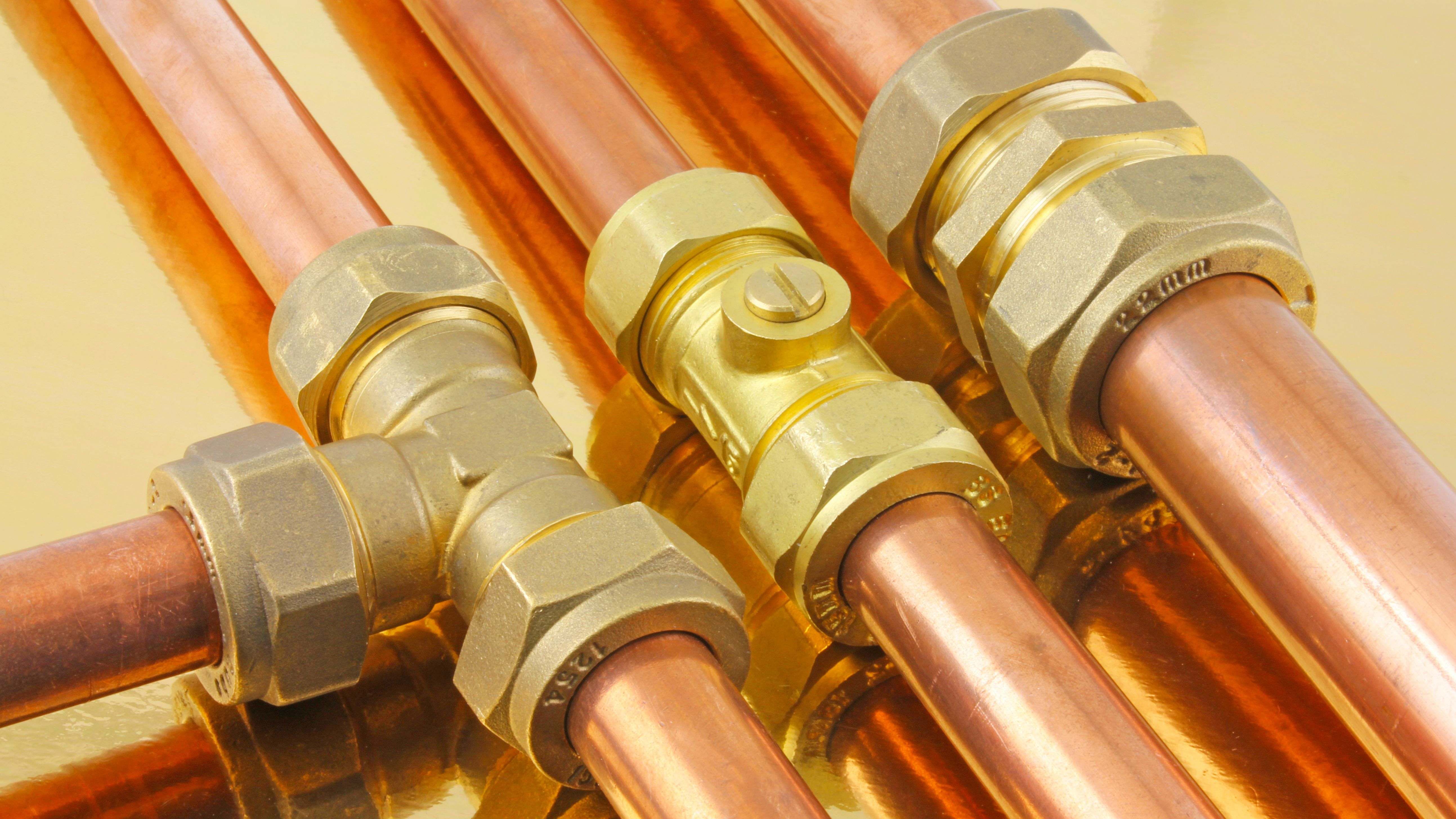 Which tools are used by engineers to deploy brass pipe fittings