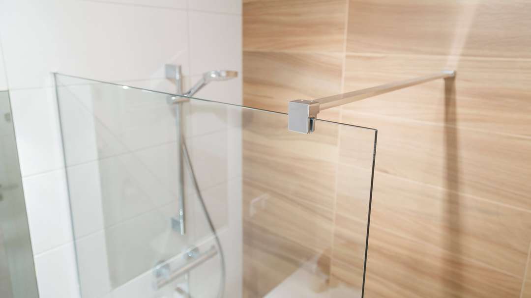 Comment installer une paroi de douche