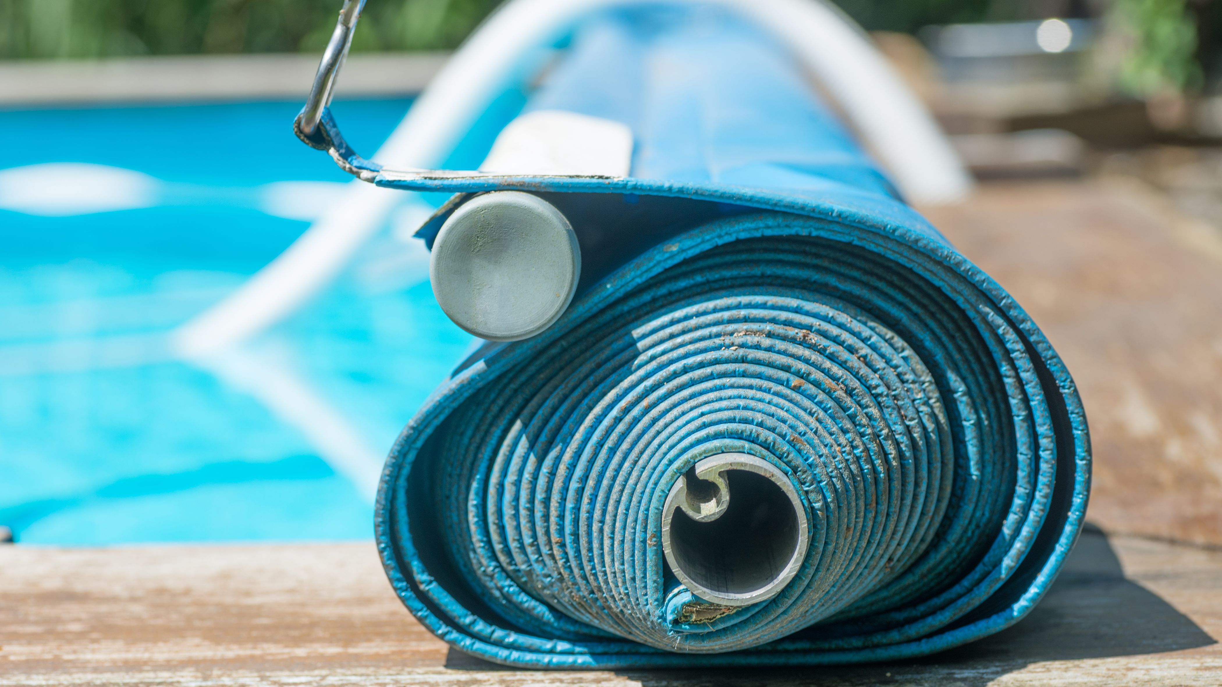 Comment choisir un enrouleur de bâche pour piscine ?