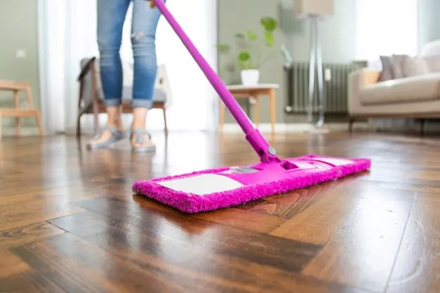 Come scegliere i prodotti per pulire il parquet