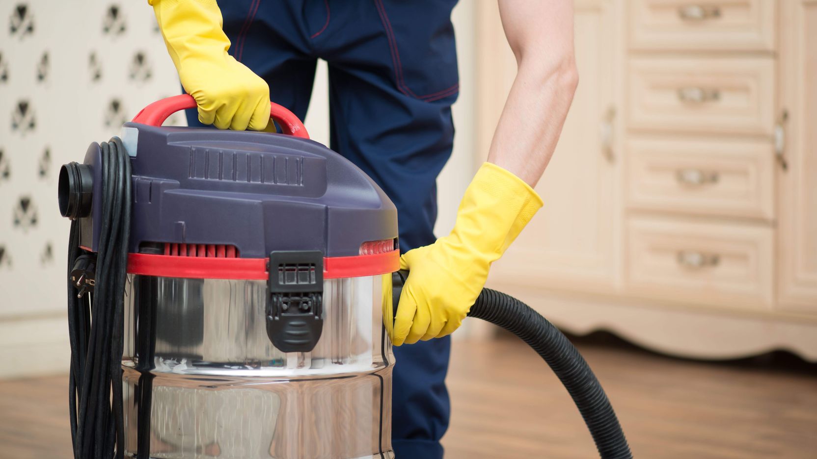 Industrial vacuum cleaner buying guide