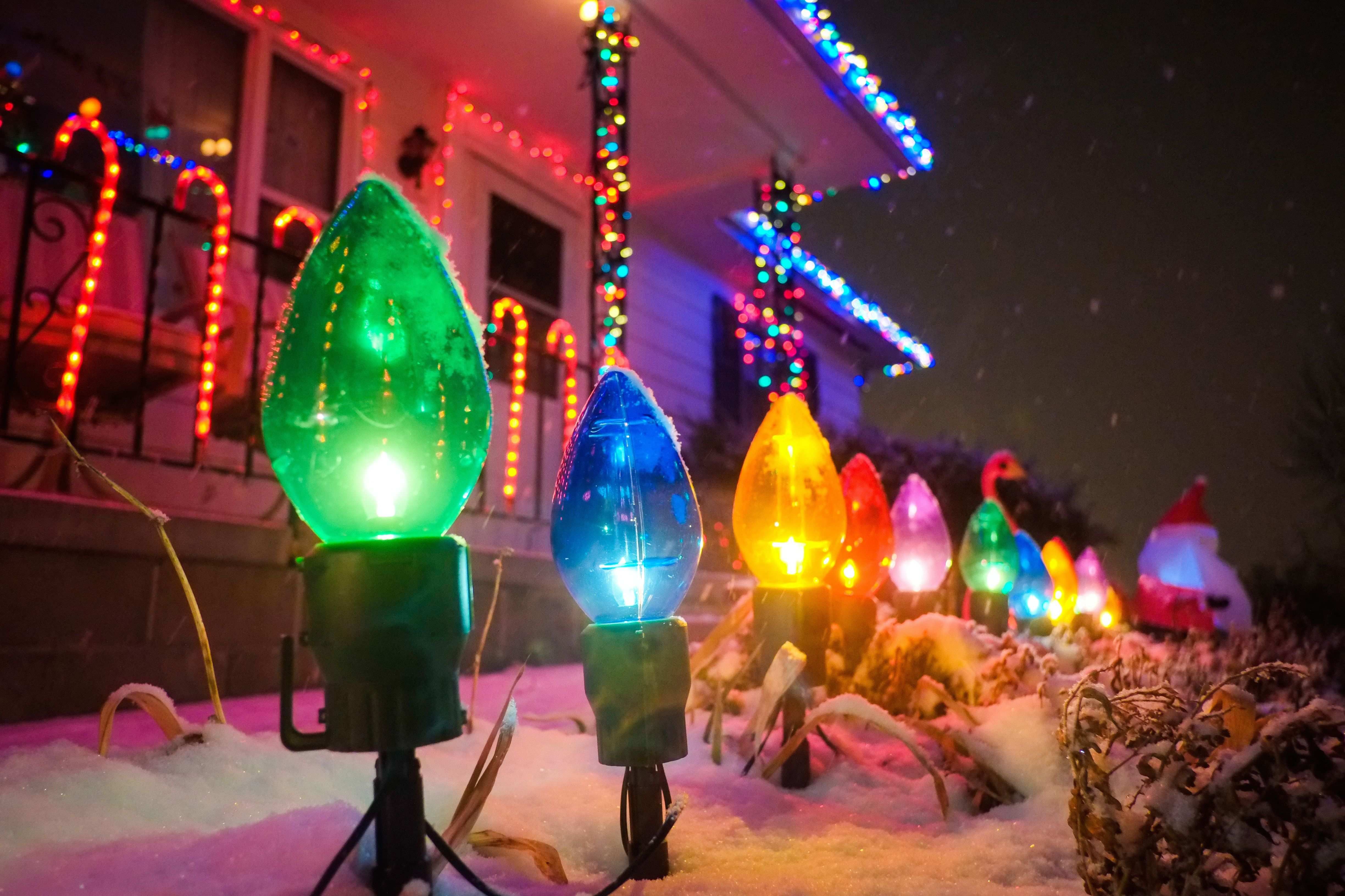 L'éclairage extérieur LED transforme votre jardin en féérie de Noël