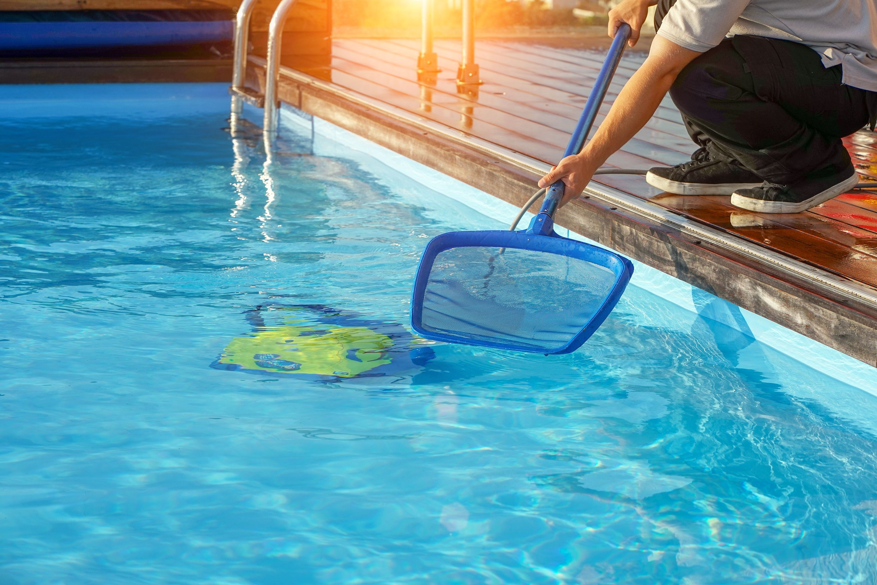 Cómo limpiar una piscina y prepararla para el verano