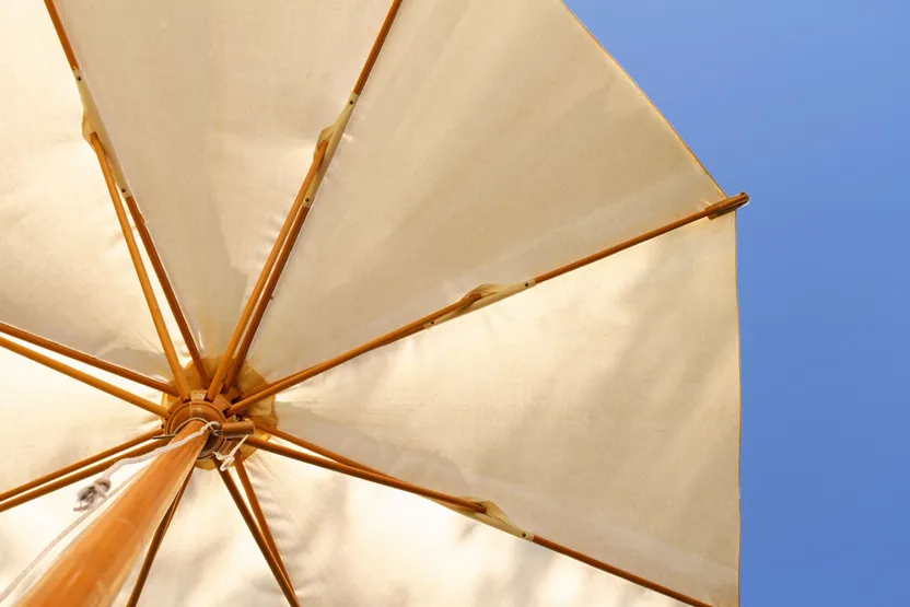 Ombrellone o gazebo: cosa scegliere per l'ombra nelle belle giornate