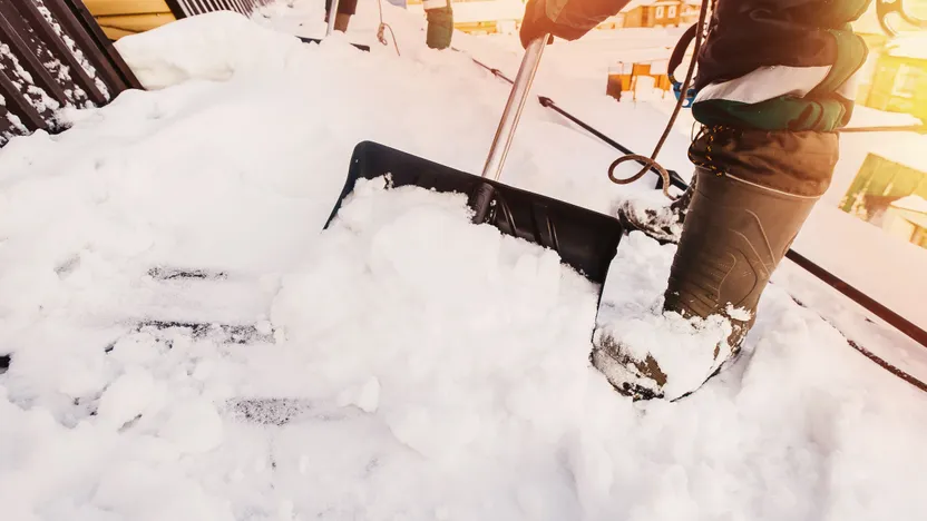 How to clear snow from a roof