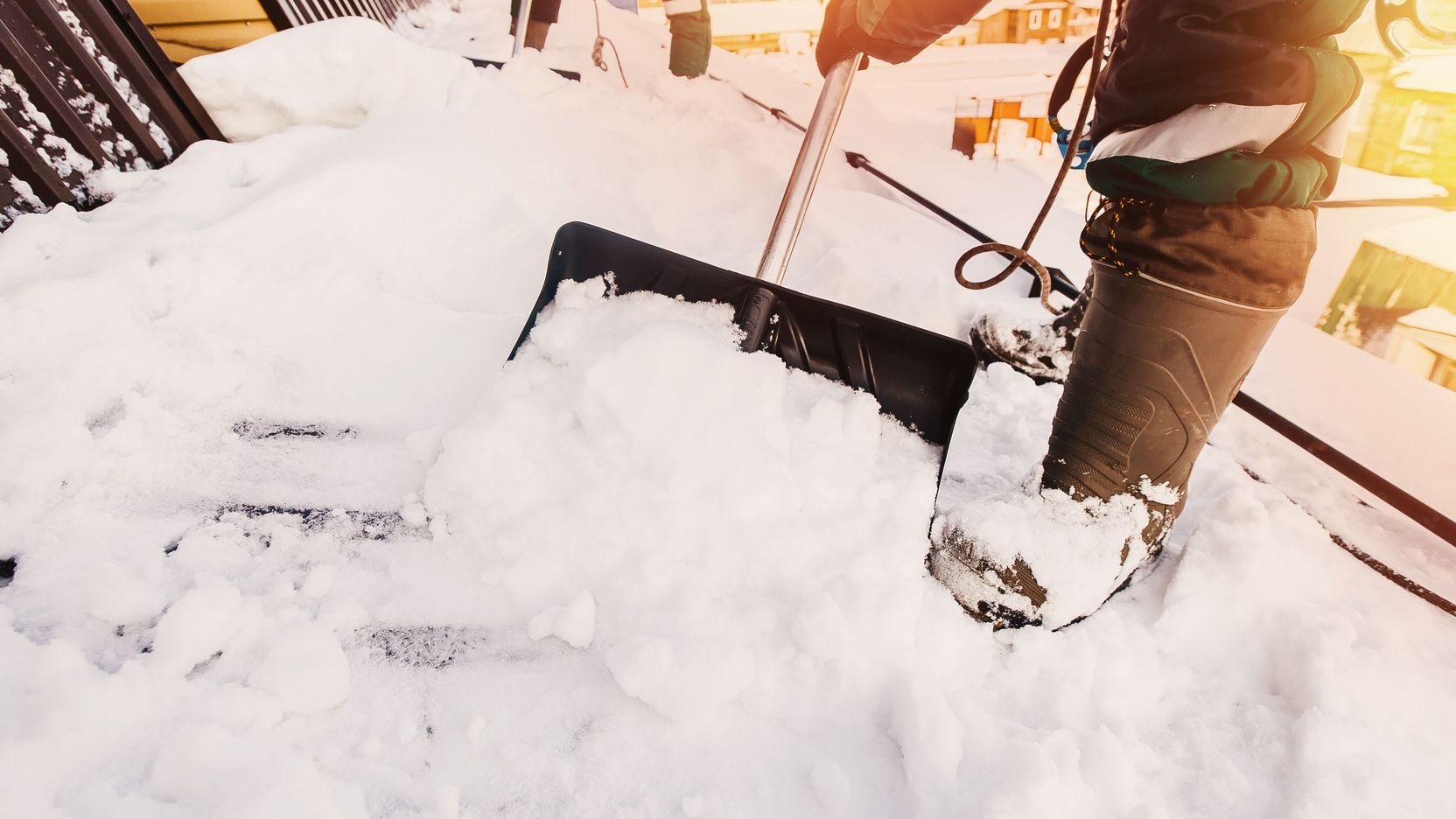 How to clear snow from a roof